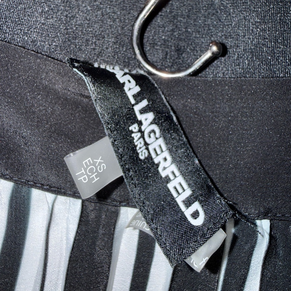 Karl Lagerfeld PARIS Black and White striped pleated Skirt EUC - Picture 5 of 6